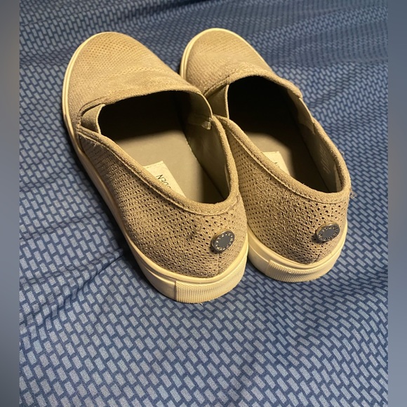 Gray Slip On Steve Madden Shoes size 7.5 (runs smaller) - Picture 3 of 10